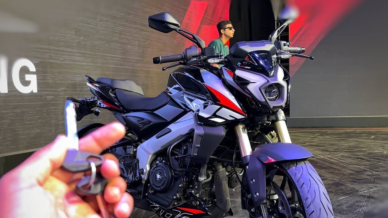 Bajaj Pulsar NS400Z एक दमदार 373cc सुपर बाइक है जो शानदार माइलेज, एडवांस फीचर्स और आकर्षक कीमत के साथ आती है। जानिए इसके इंजन, डिजाइन और पर्सनलाइजेशन की खास बातें।