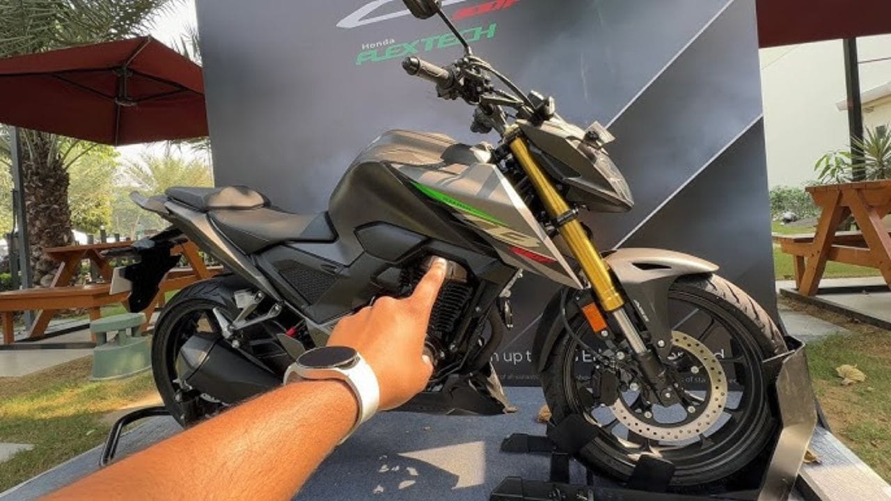 Honda CB300F Flex Fuel बाइक ना सिर्फ़ दमदार परफॉर्मेंस देती है, बल्कि यह E85 फ्यूल पर चलकर पर्यावरण के अनुकूल भी बनती है। जानिए इसकी कीमत, फीचर्स और डिजाइन डिटेल्स।