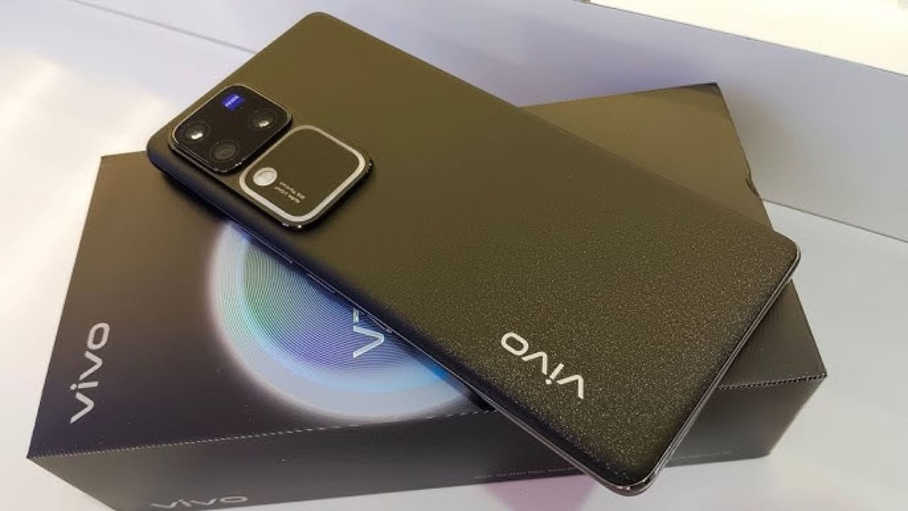 Vivo V30 Pro 5G में मिलेगा ट्रिपल 50MP कैमरा, 5000mAh बैटरी, 80W चार्जिंग और 2800 nits AMOLED डिस्प्ले। जानें इसकी कीमत, फीचर्स और छूट की डिटेल्स।